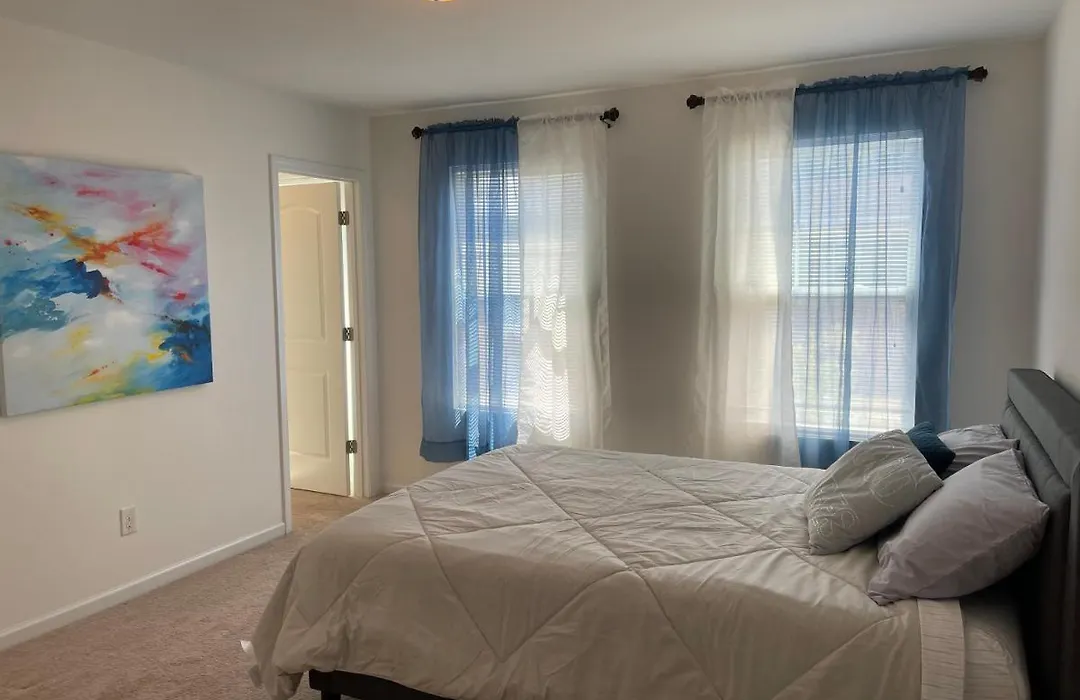 Spacious & Family Friendly 3Br | 10 Min To Uptown-1