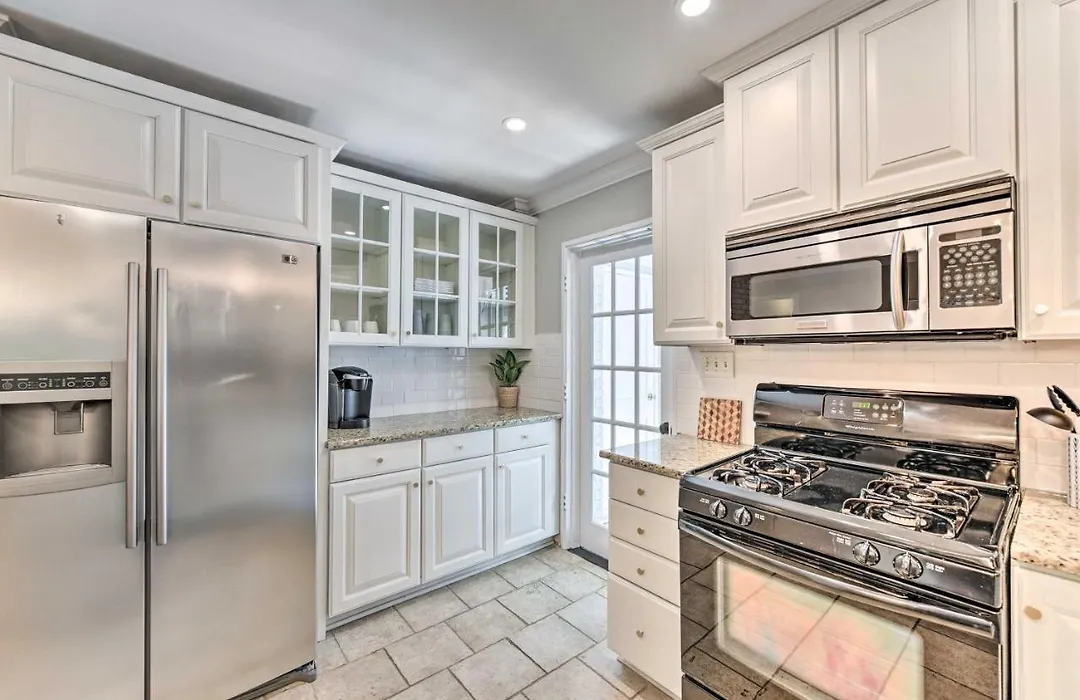 Pet-Friendly Charlotte Home W/ Fenced Yard!-1