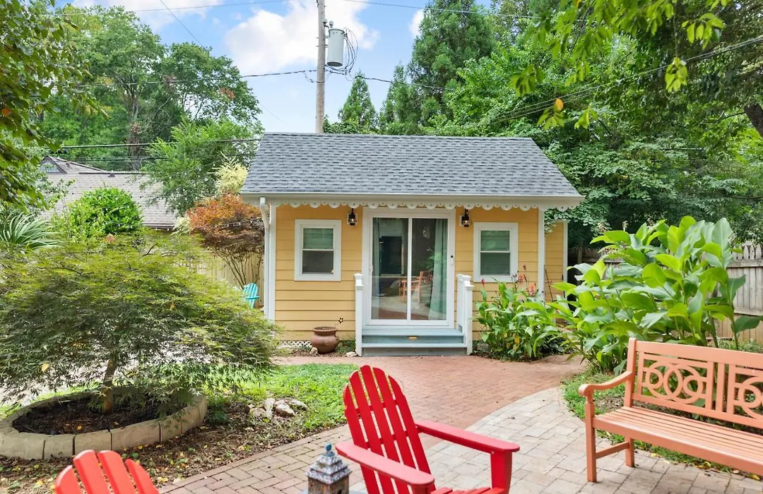The Cozy Yellow Cottage In Dilworth-1