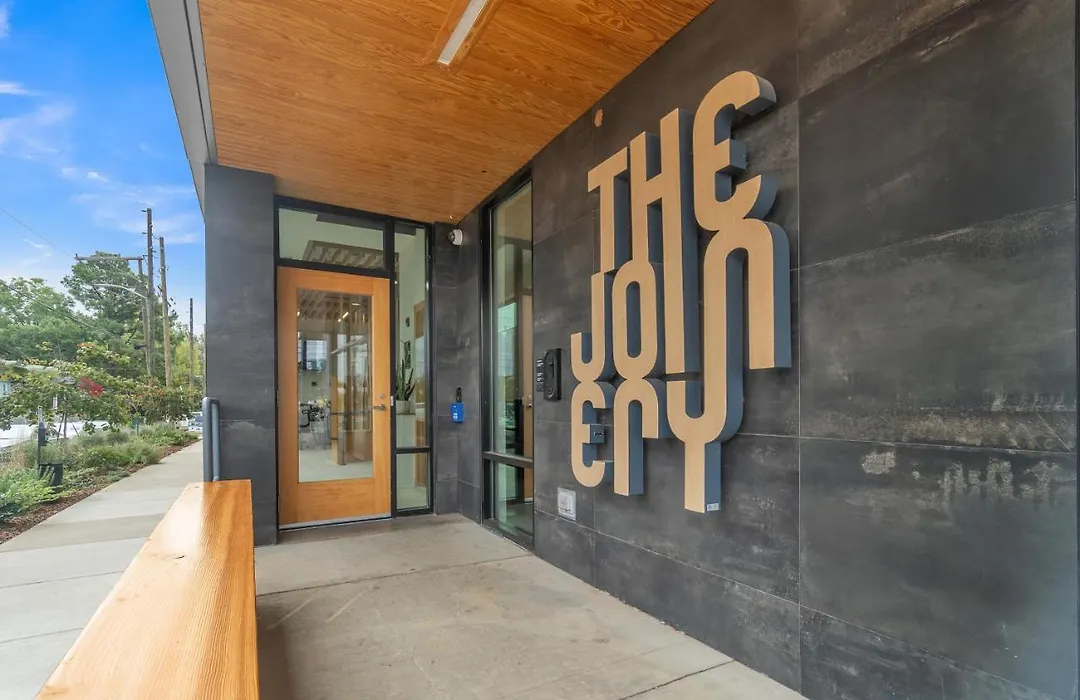 Chic 1-Bed In Vibrant Optimist Park Apts-1