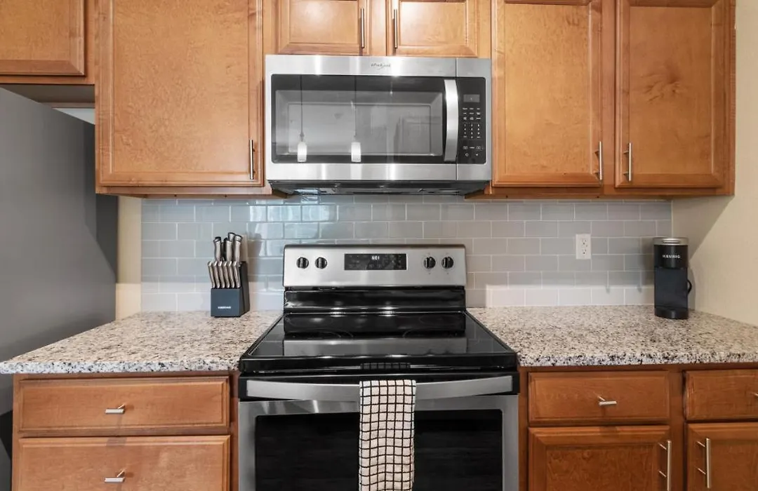 Modern Apartment In Prime Location Id2615X3-1