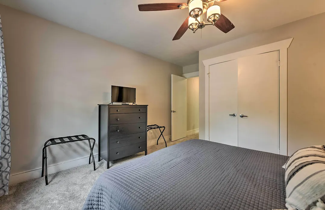 Charlotte Condo W\/ Patio: 4 Mi To Downtown!-1