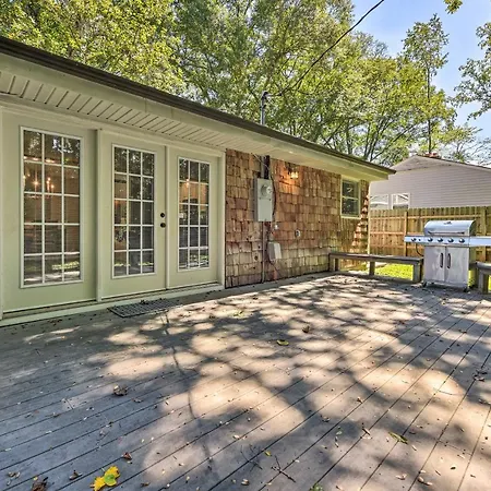 Pet-Friendly Charlotte Home W/ Fenced Yard!-2