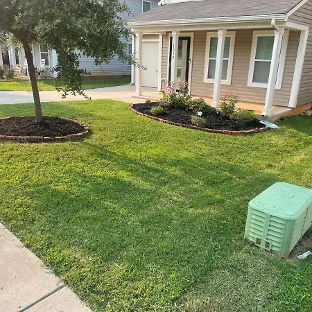Spacious & Family Friendly 3Br | 10 Min To Uptown-3