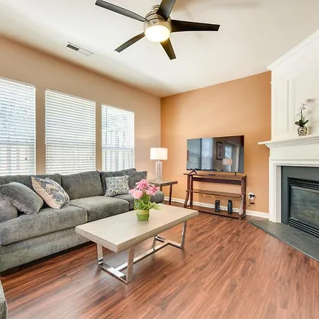 Charlotte Townhome W/ Deck: 18 Mi To Downtown!-3