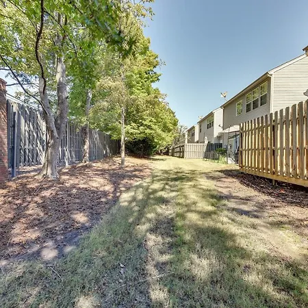 Charlotte Townhome W/ Deck: 18 Mi To Downtown!-2