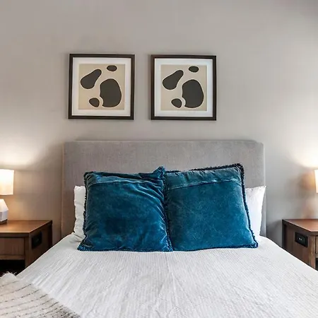Modern Apartment In Prime Location Id1996X19-3
