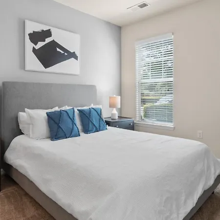 Modern Apartment In Prime Location Id2615X3-2