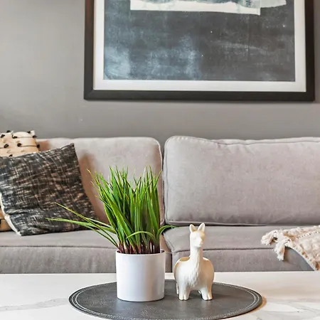 Modern Apartment In Prime Location Id1996X19-2