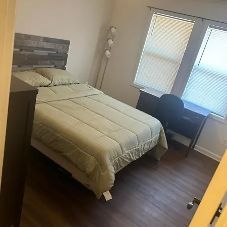 5Br Smarthome 10Min From Uptown!!-3