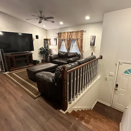 5Br Smarthome 10Min From Uptown!!-2