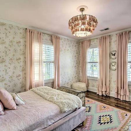 Stunning Charlotte Home: Private Pool!-2